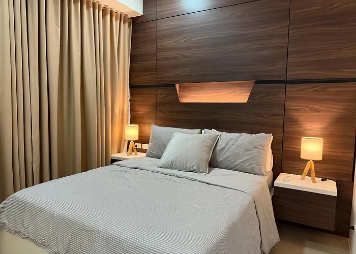 Luxury 2br W Balcony Bgc Taguig Near Venice Mall