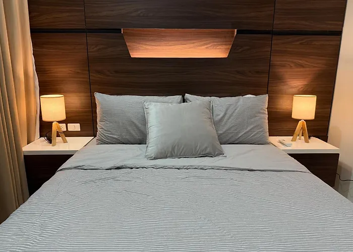 Luxury 2br W Balcony Bgc Taguig Near Venice Mall Manila