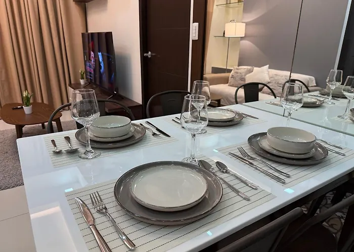 Luxury 2br W Balcony Bgc Taguig Near Venice Mall Apartamento