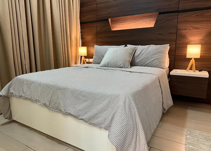 Luxury 2br W Balcony Bgc Taguig Near Venice Mall